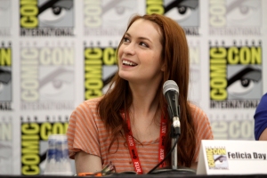 By Gage Skidmore from Peoria, AZ, United States of America (Felicia Day  Uploaded by JohnnyMrNinja) [CC BY-SA 2.0 (http://creativecommons.org/licenses/by-sa/2.0)], via Wikimedia Commons